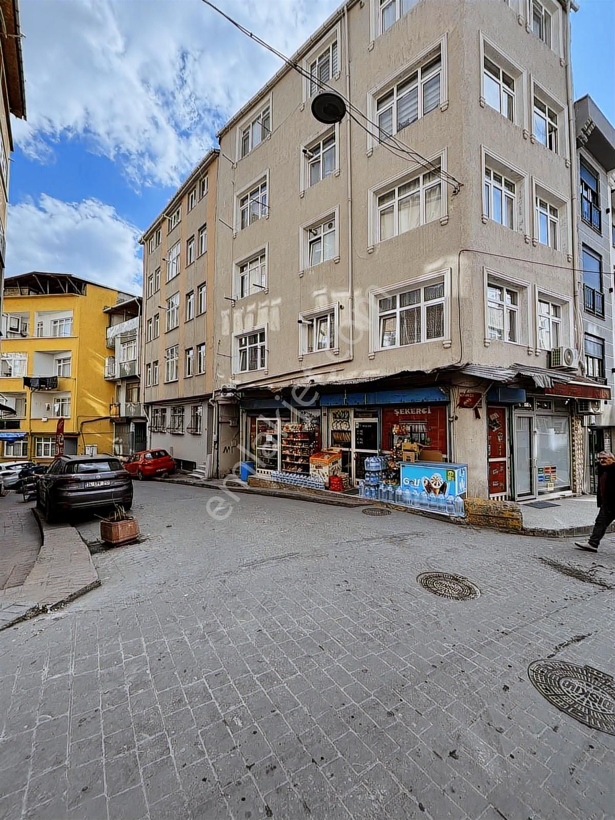 Beyoğlu Kadı Mehmet Efendi'de Satılık 1+1 Yenilenmiş Boş Daire - Görsel 3