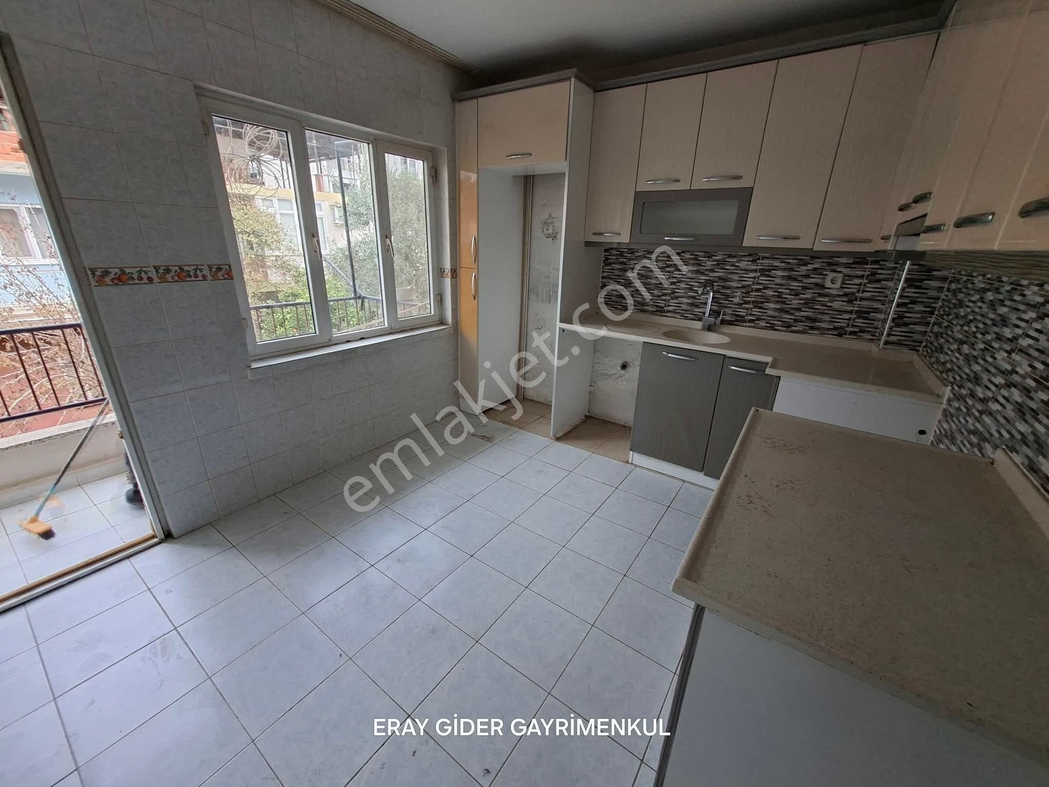 Zafer Mahallesi-pazar Yanı-köşe Başı-banyo -mutfak Yeni Yapılı