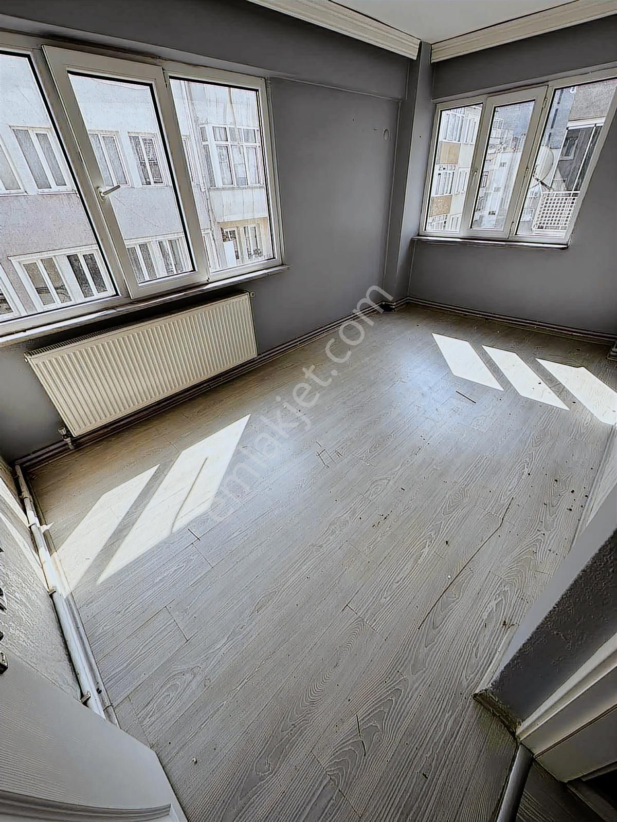 Metroya 4 Dk Mesafede 2+1 Ara Kat 90m2 Bakımlı Kiralık Daire