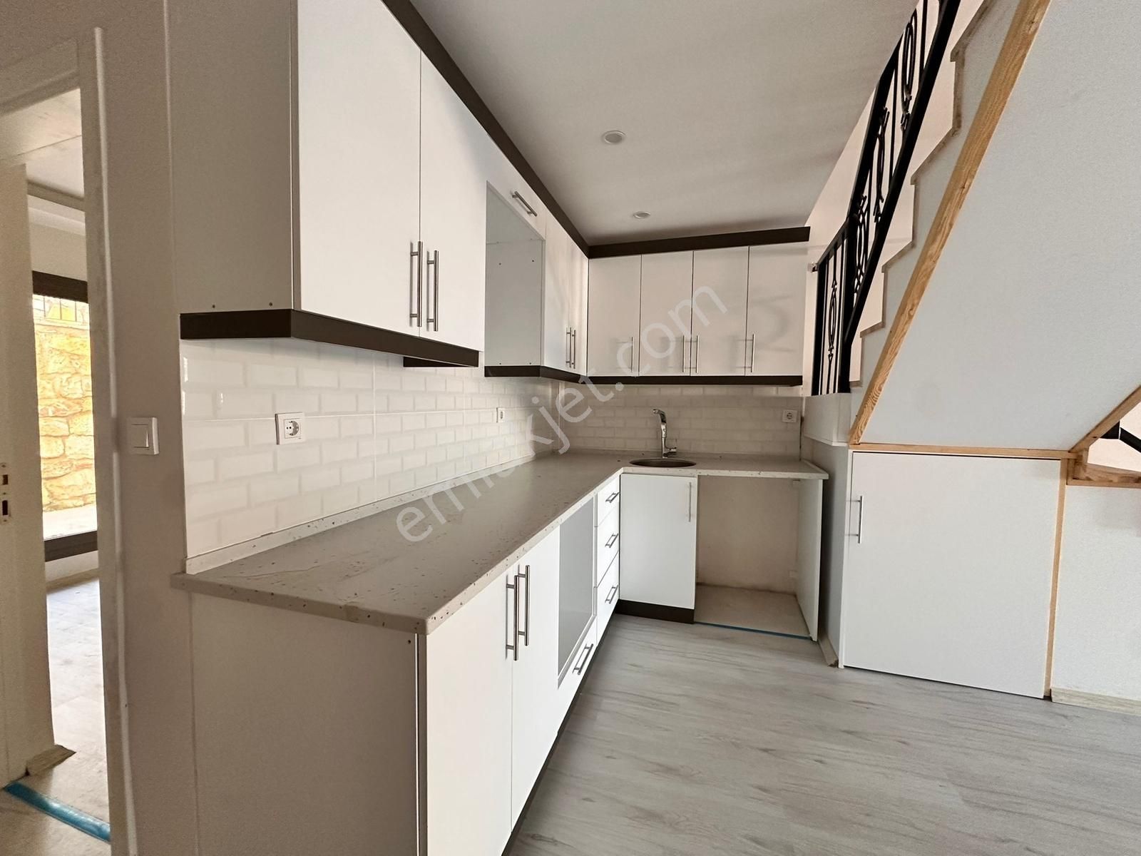 Foça Kazım Dirik Mah. Kiralık 3+1 Dubleks Daire - Görsel 15