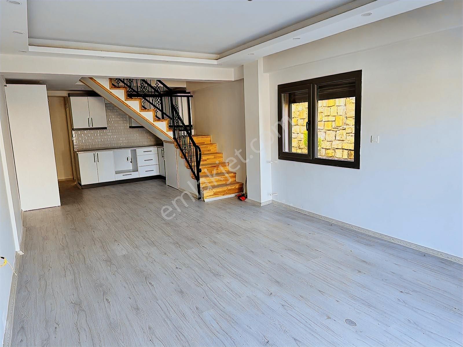 Foça Kazım Dirik Mah. Kiralık 3+1 Dubleks Daire - Görsel 3