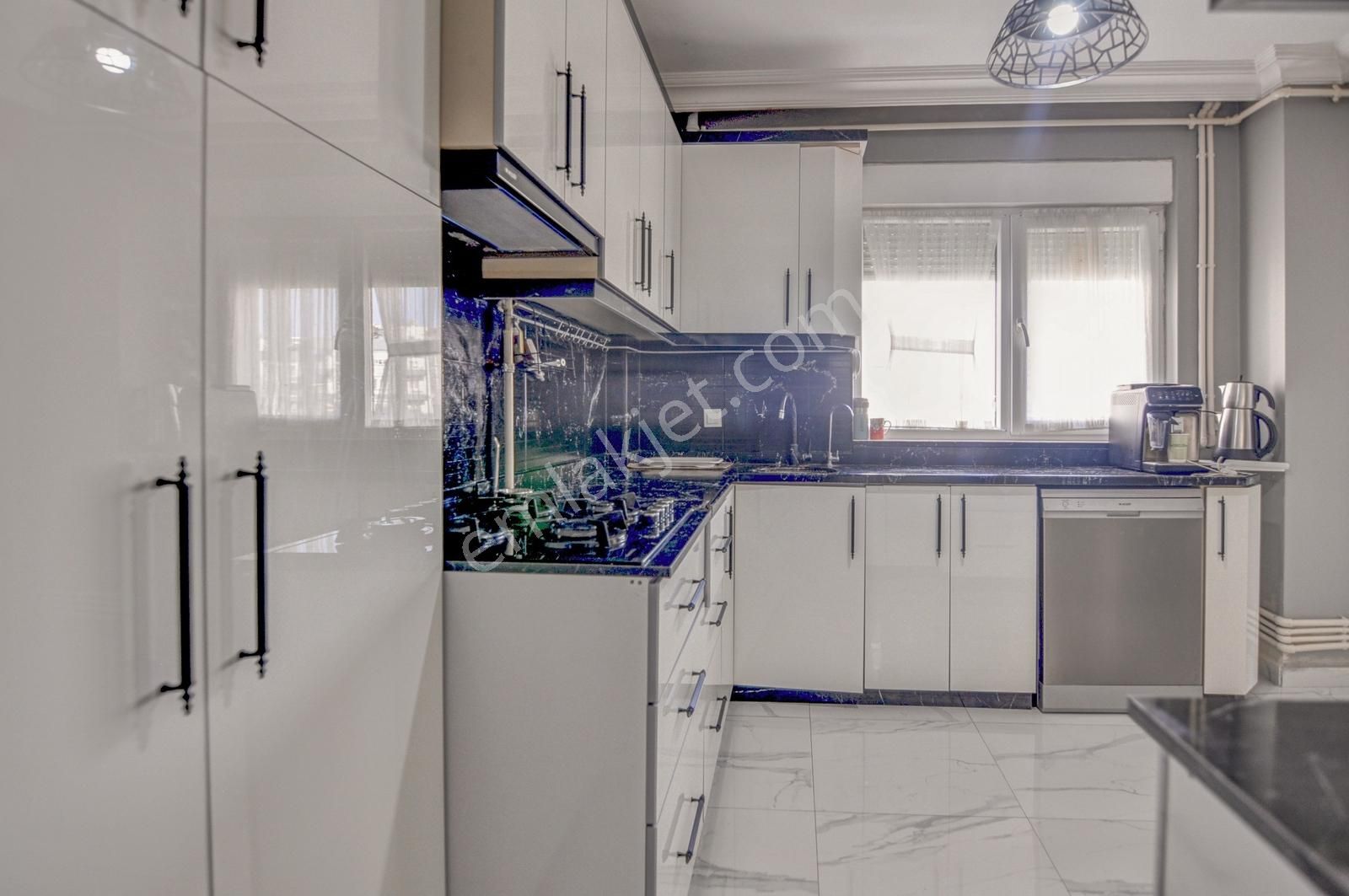 Yenigünde Şık Tasarımlı 5+1 Dubleks İki Daire Olarak Kullanım - Görsel 20