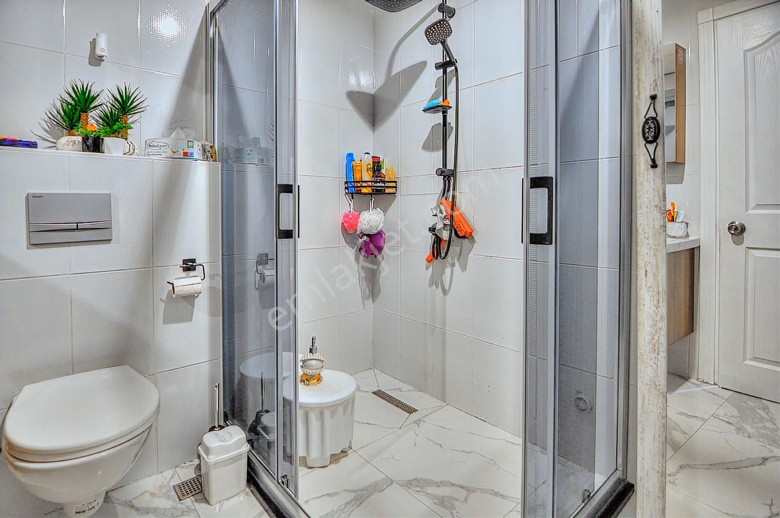 Yenigünde Şık Tasarımlı 5+1 Dubleks İki Daire Olarak Kullanım - Görsel 24