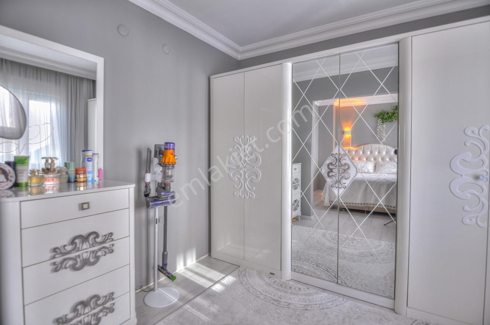 Yenigünde Şık Tasarımlı 5+1 Dubleks İki Daire Olarak Kullanım - Görsel 13