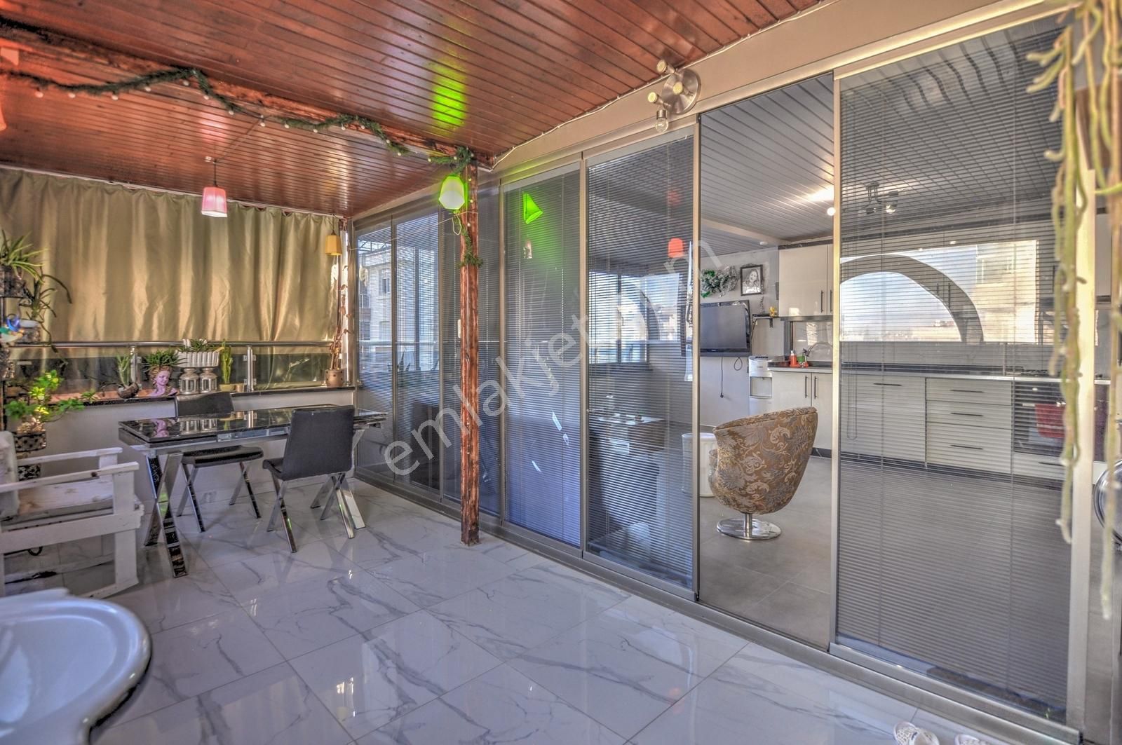 Yenigünde Şık Tasarımlı 5+1 Dubleks İki Daire Olarak Kullanım - Görsel 16