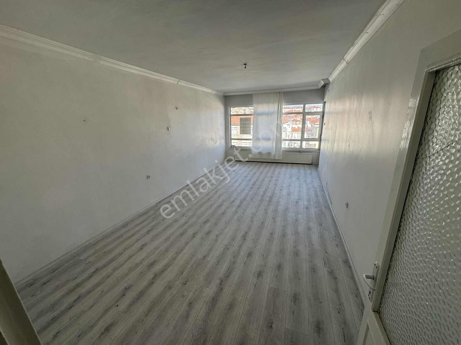 Tepebaşında Cadde Sırtı Metro Yakını Kiralık Daire - Görsel 16