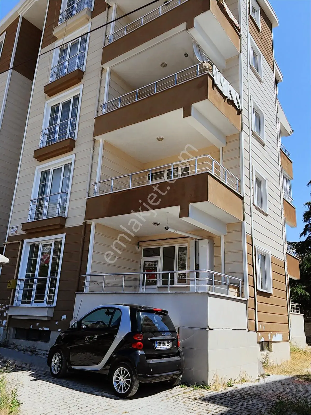2+1 Satılık 3 Cepheli Yüksek Giriş Çift Balkonlu Daire