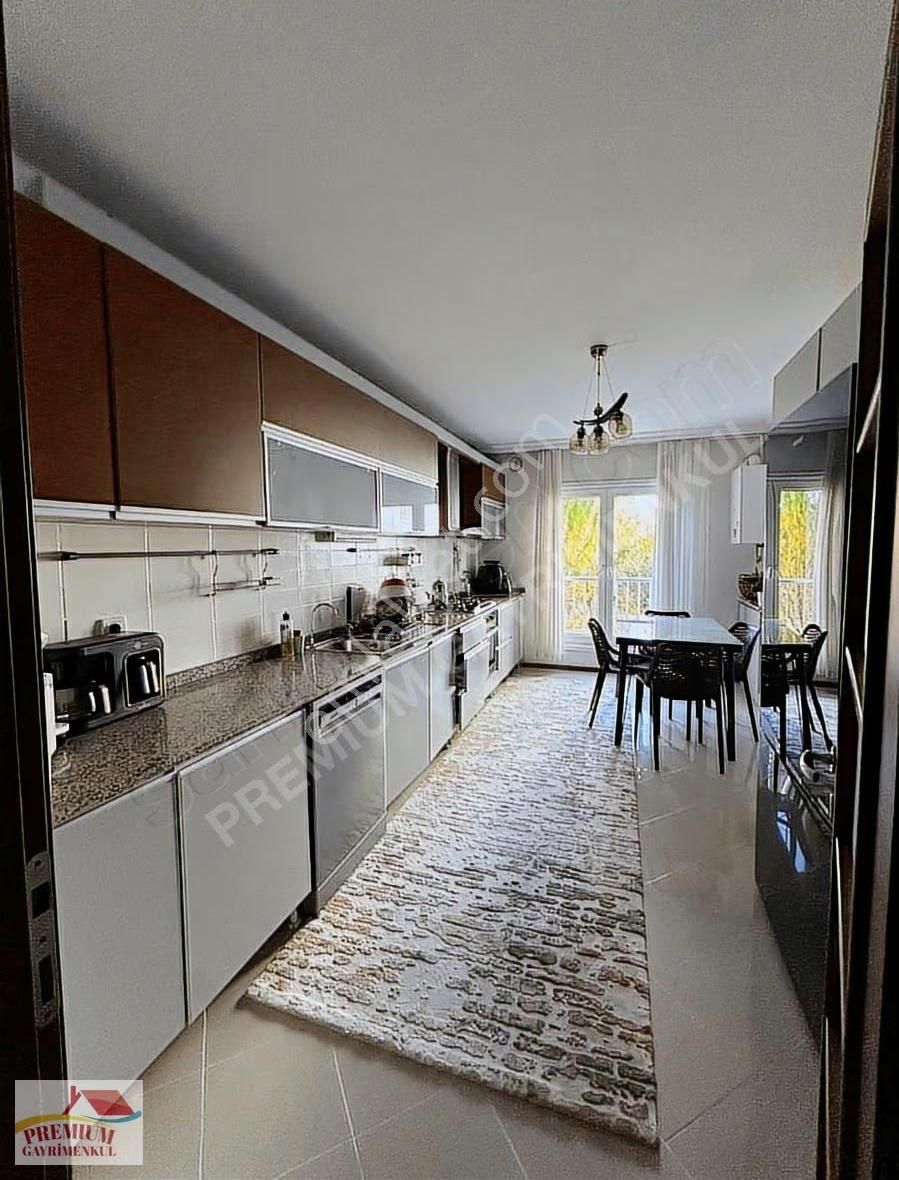 Sefaköy Kiptaş'ta 4+1 Satılık Daire