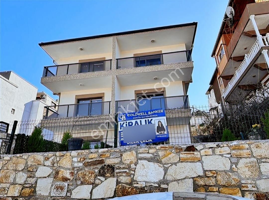 Foça Kazım Dirik Mah. Kiralık 3+1 Bahçeli Dubleks Daire