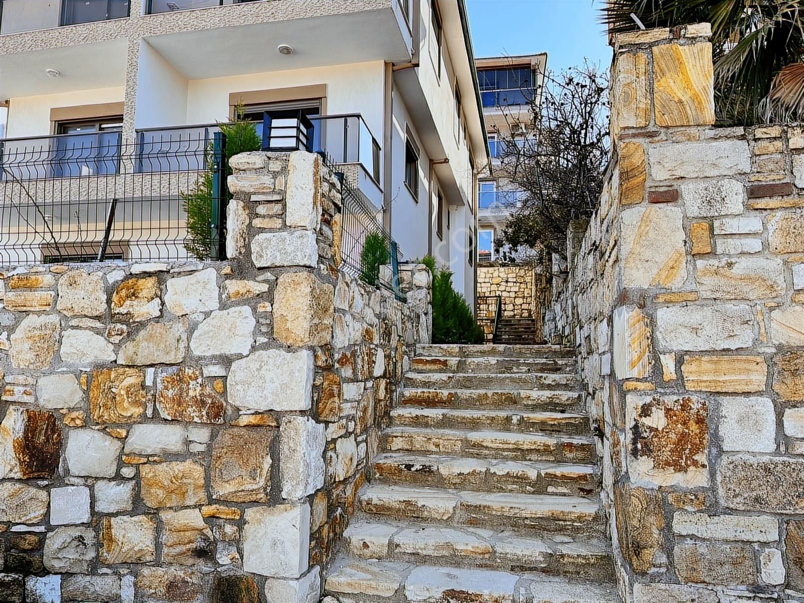 Foça Kazım Dirik Mah. Kiralık 3+1 Bahçeli Dubleks Daire - Görsel 17