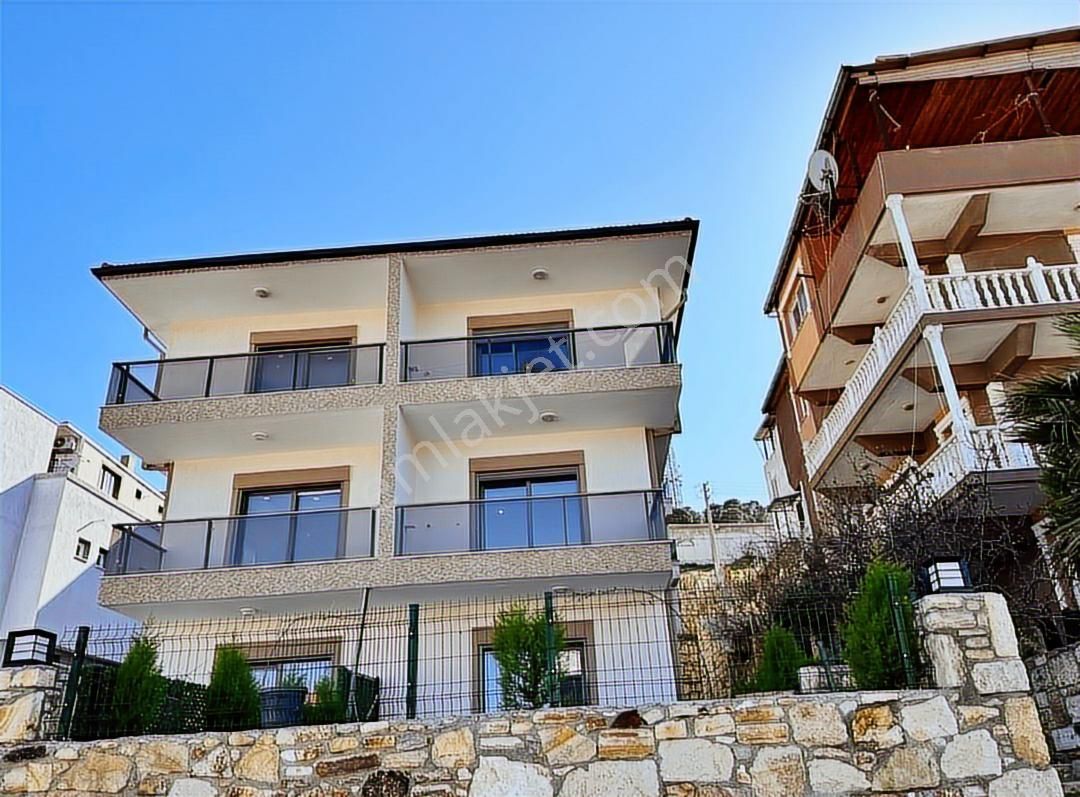 Foça Kazım Dirik Mah. Kiralık 3+1 Bahçeli Dubleks Daire - Görsel 15