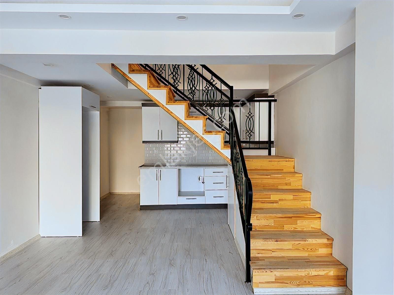 Foça Kazım Dirik Mah. Kiralık 3+1 Bahçeli Dubleks Daire - Görsel 24