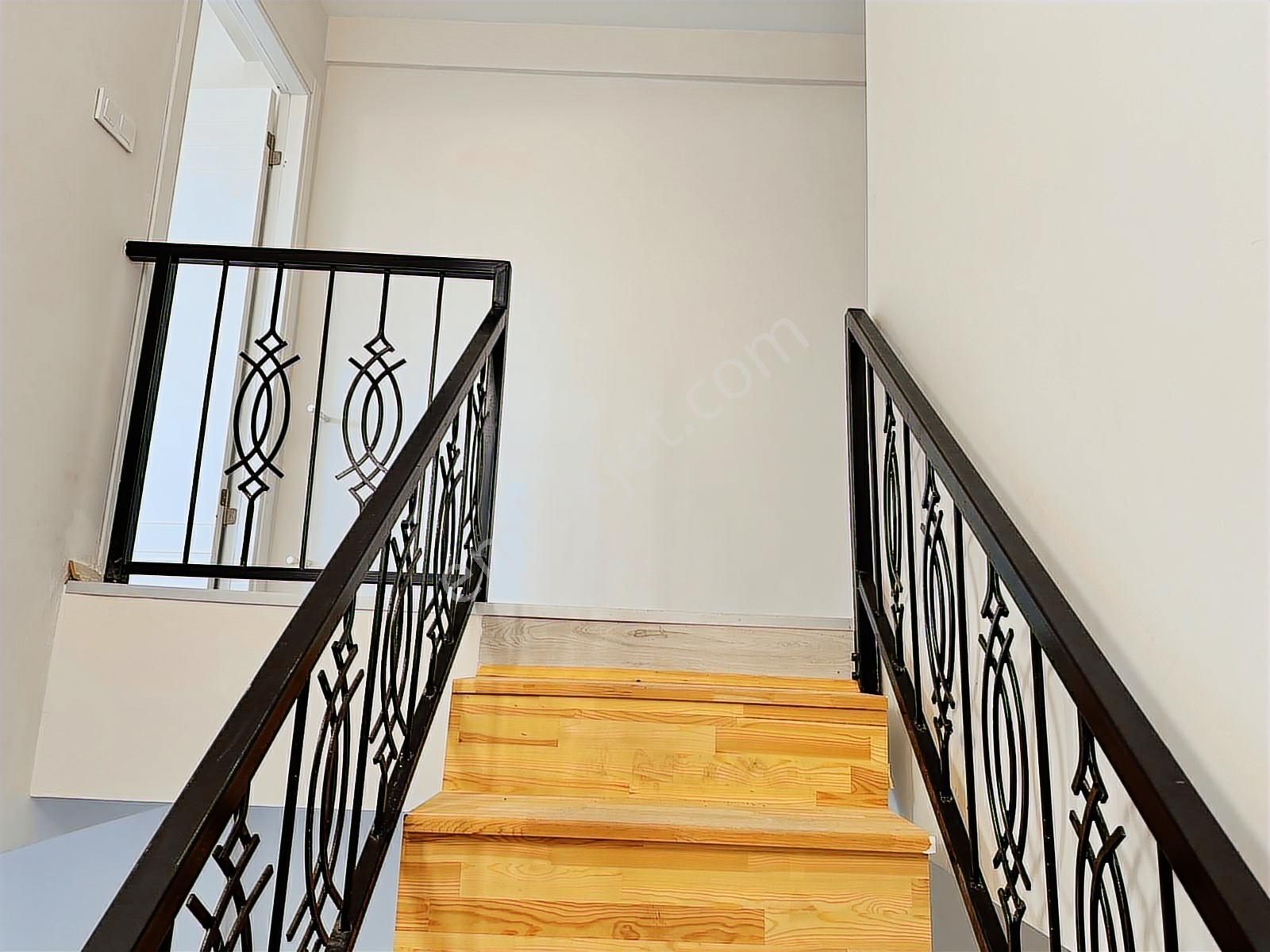 Foça Kazım Dirik Mah. Kiralık 3+1 Bahçeli Dubleks Daire - Görsel 28