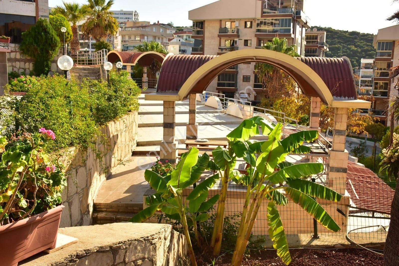 Kuşadası Merkeze Yakın Ful Manzara Dubleks 3+2 Lüx Site Satılık