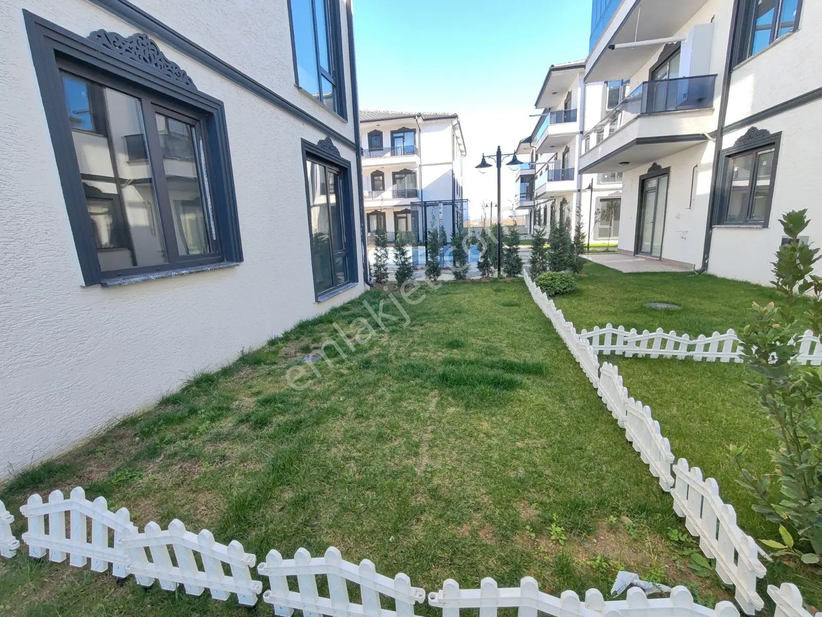 Müstakil Bahçeli Havuz Cephe 2+1 Sıfır Amerikan Mutfak Kiralık