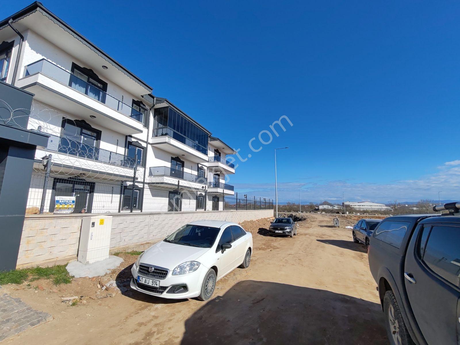 Müstakil Bahçeli Havuz Cephe 2+1 Sıfır Amerikan Mutfak Kiralık - Görsel 20