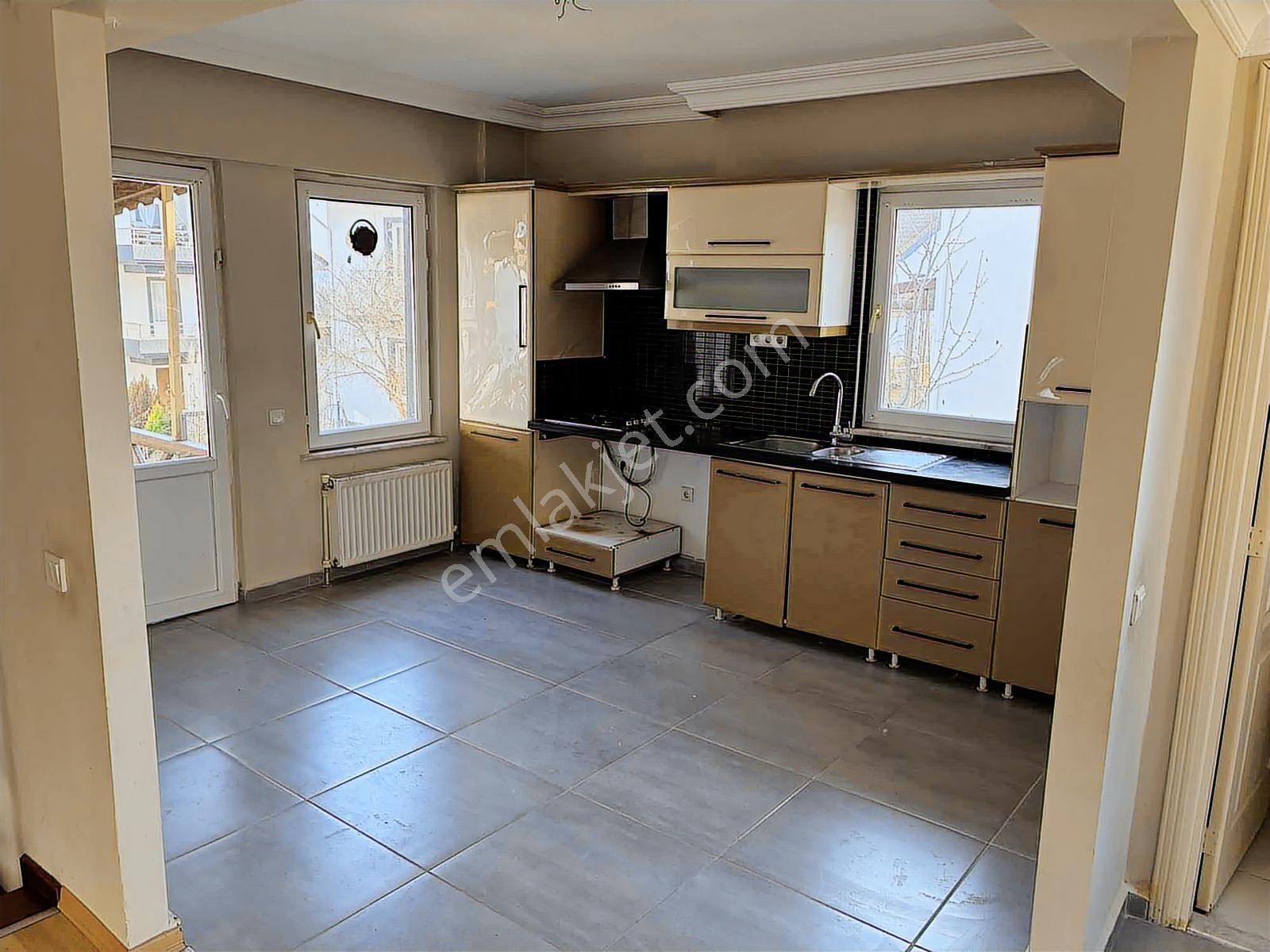 Remax Anka'dan Satılık Salkım Sitesinde Villa - Görsel 21