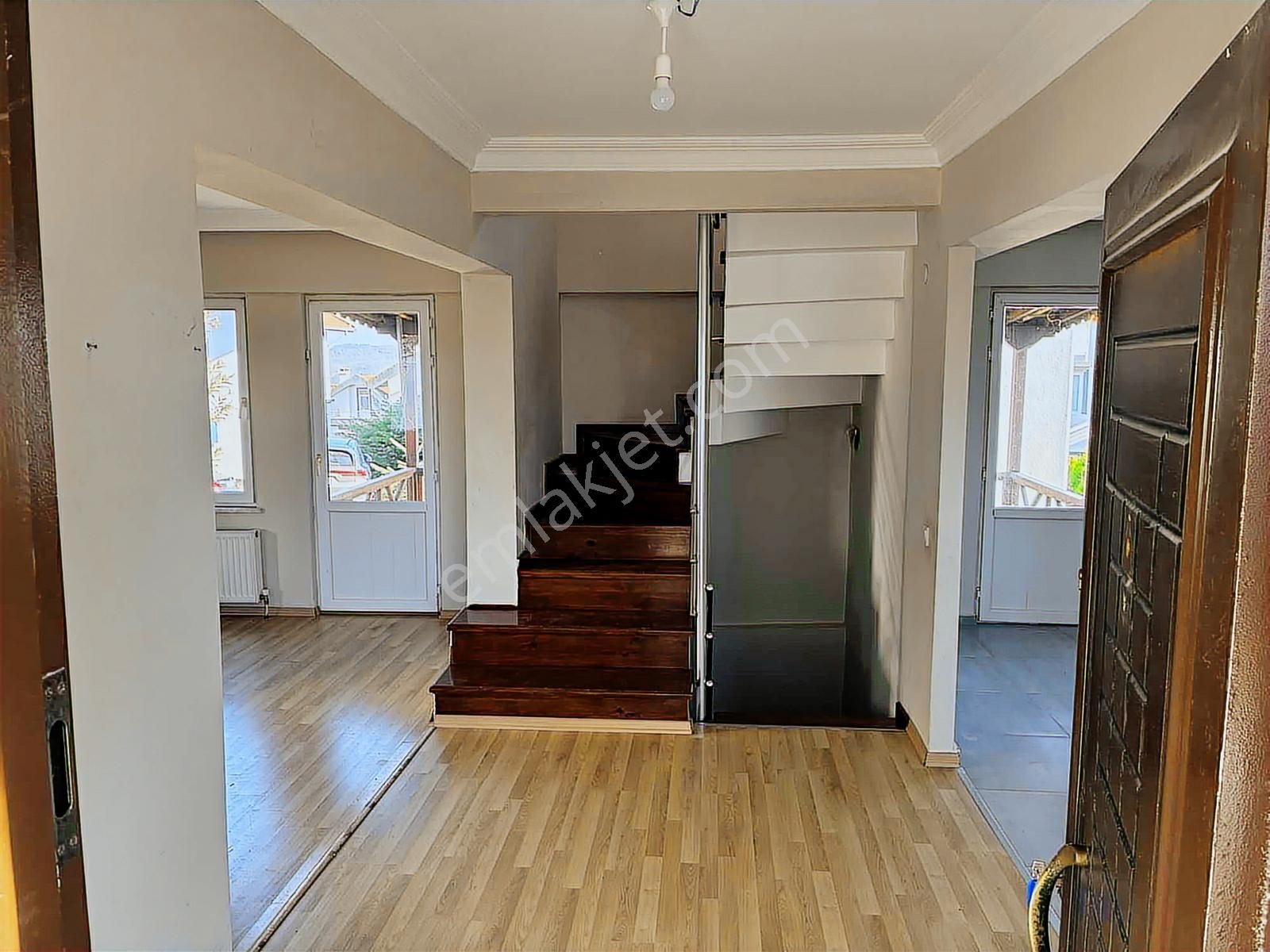 Remax Anka'dan Satılık Salkım Sitesinde Villa - Görsel 20