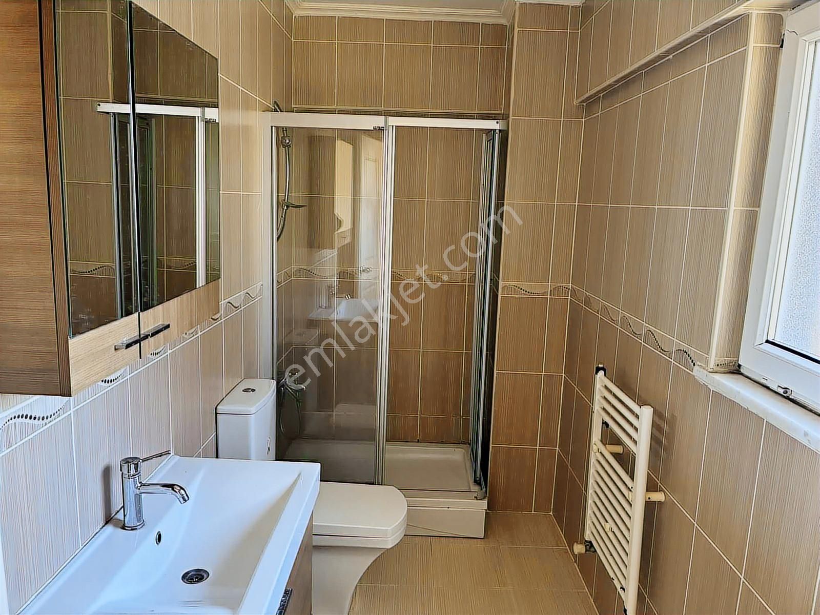 Remax Anka'dan Satılık Salkım Sitesinde Villa - Görsel 32