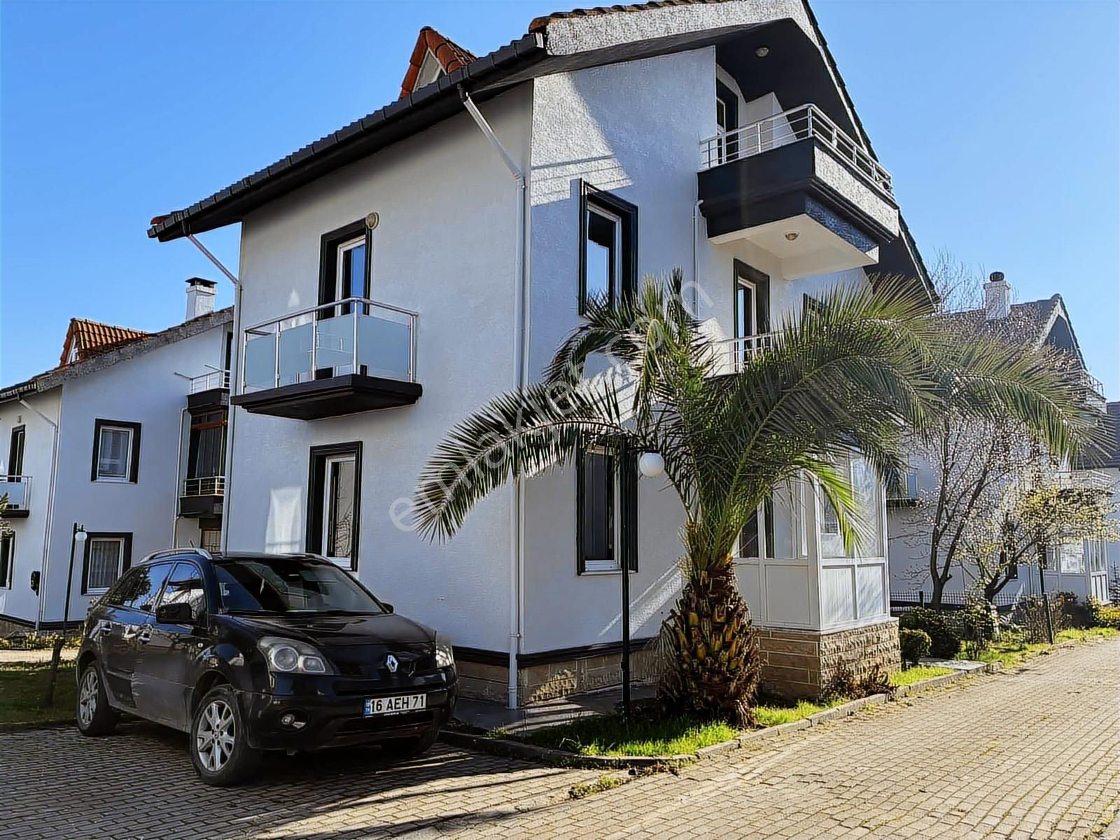 Remax Anka'dan Satılık Salkım Sitesinde Villa
