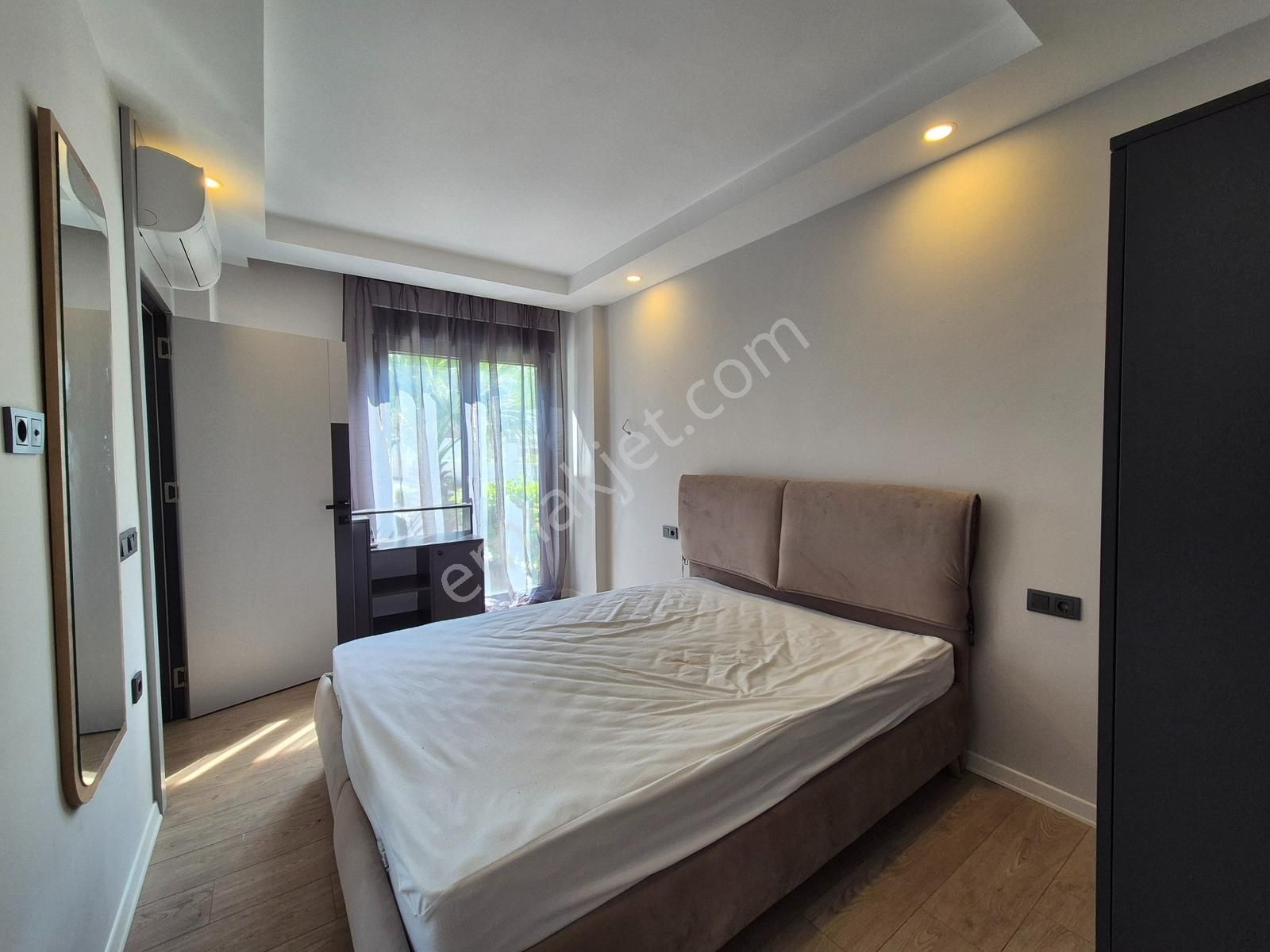 Altıntaş'ta Havuz Cepheli Sitede Bahçe Kullanımlı Satılık 1+1 - Görsel 18