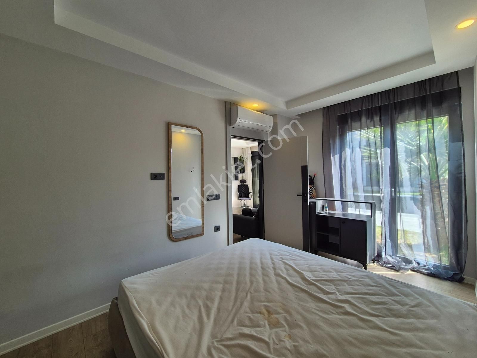 Altıntaş'ta Havuz Cepheli Sitede Bahçe Kullanımlı Satılık 1+1 - Görsel 17