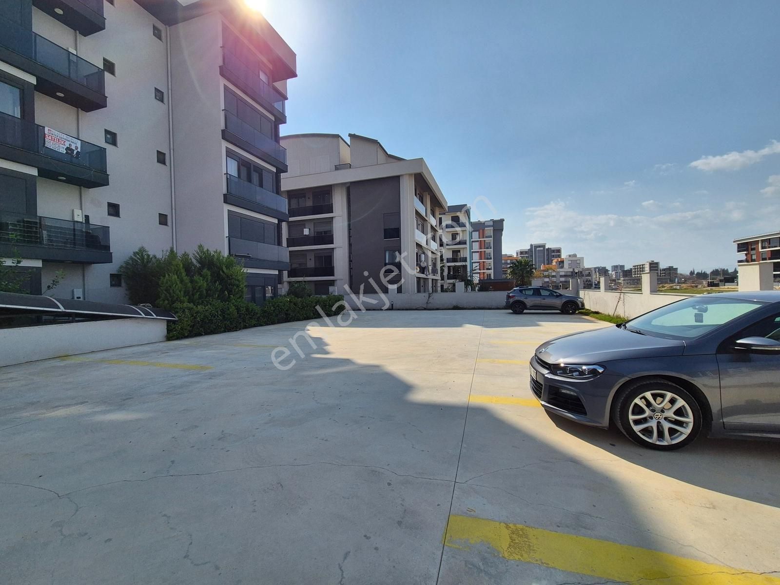 Altıntaş'ta Havuz Cepheli Sitede Bahçe Kullanımlı Satılık 1+1 - Görsel 7