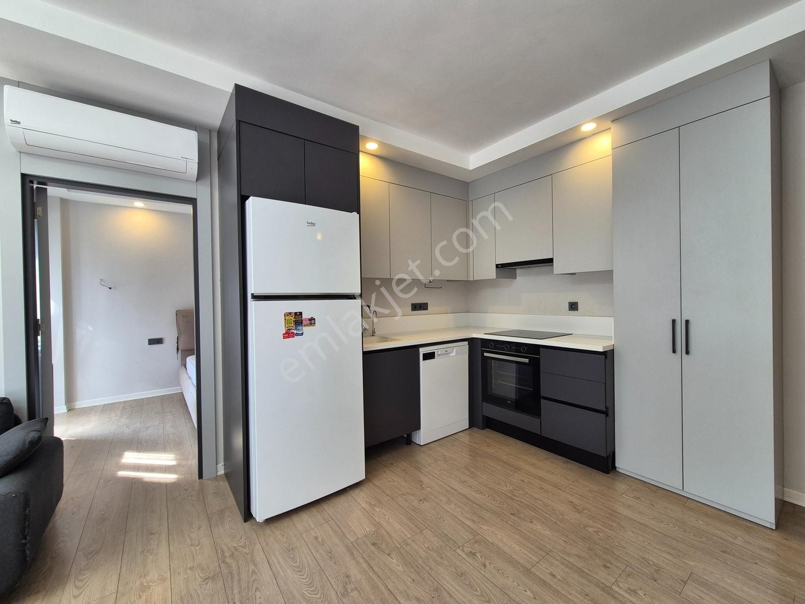 Altıntaş'ta Havuz Cepheli Sitede Bahçe Kullanımlı Satılık 1+1 - Görsel 15