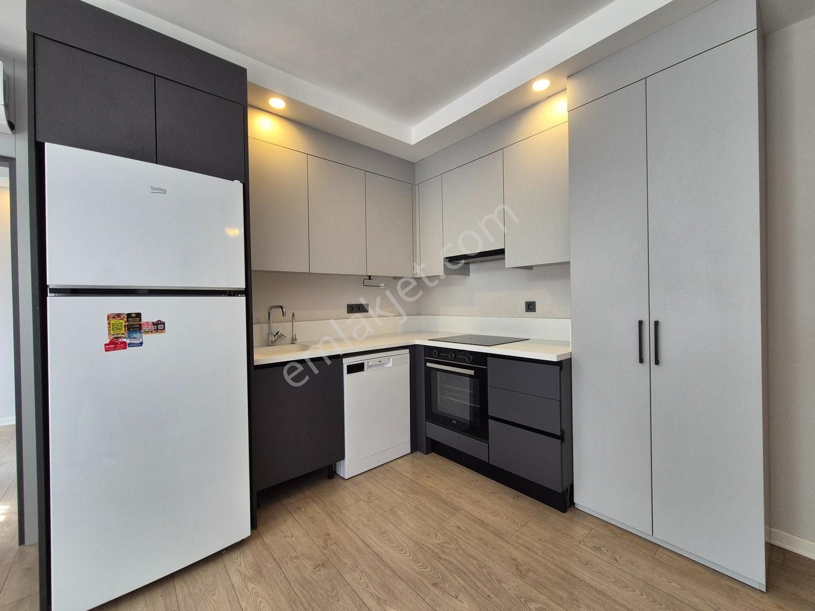 Altıntaş'ta Havuz Cepheli Sitede Bahçe Kullanımlı Satılık 1+1 - Görsel 14