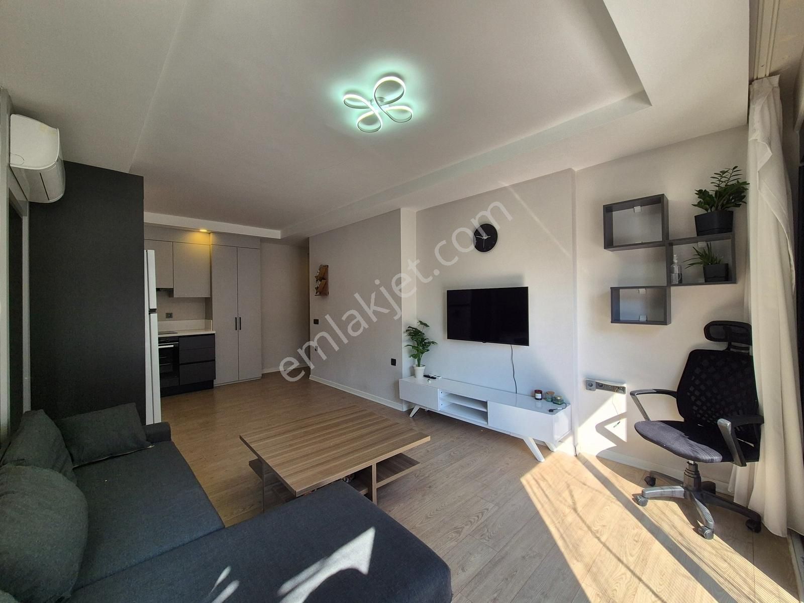 Altıntaş'ta Havuz Cepheli Sitede Bahçe Kullanımlı Satılık 1+1 - Görsel 12