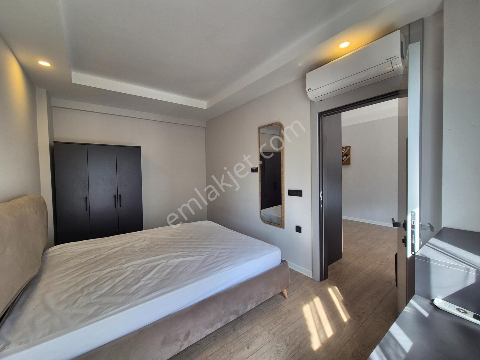 Altıntaş'ta Havuz Cepheli Sitede Bahçe Kullanımlı Satılık 1+1 - Görsel 16