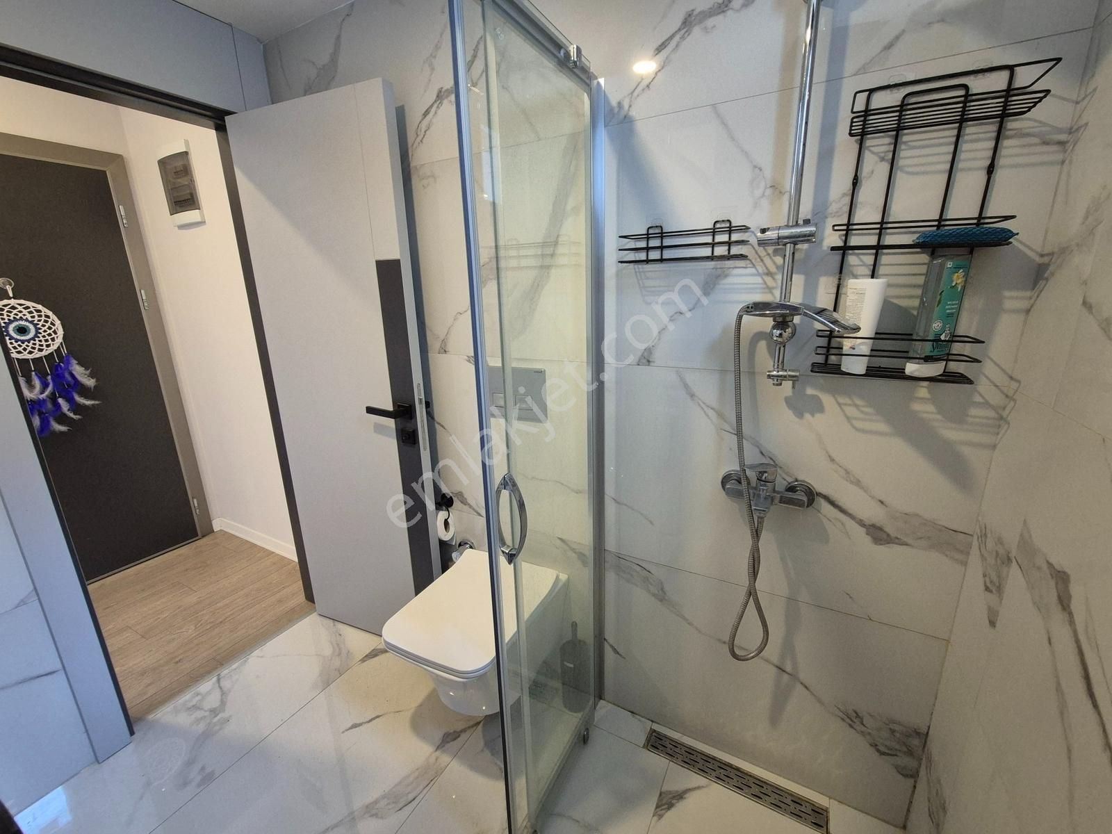 Altıntaş'ta Havuz Cepheli Sitede Bahçe Kullanımlı Satılık 1+1 - Görsel 4