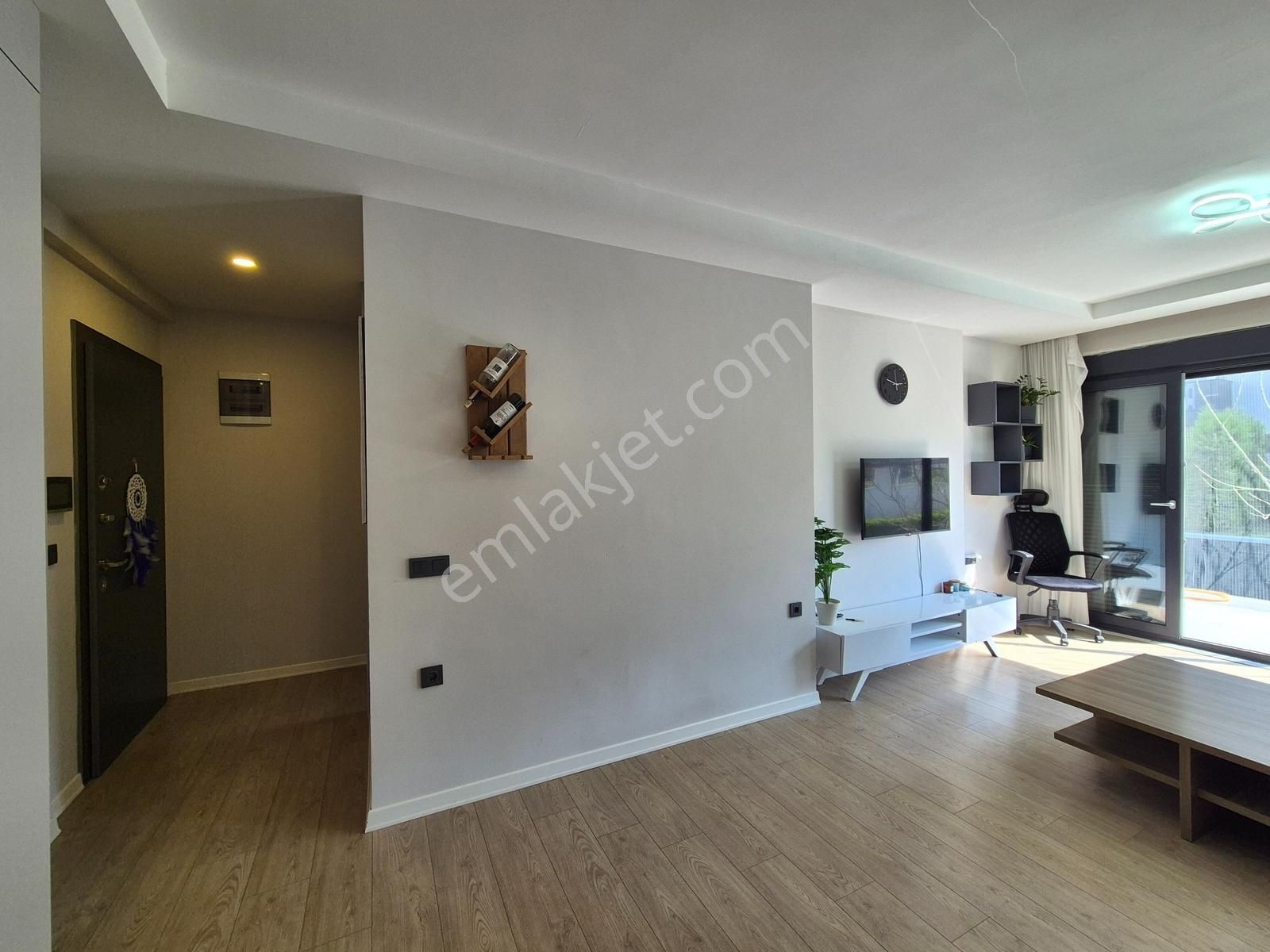 Altıntaş'ta Havuz Cepheli Sitede Bahçe Kullanımlı Satılık 1+1 - Görsel 23