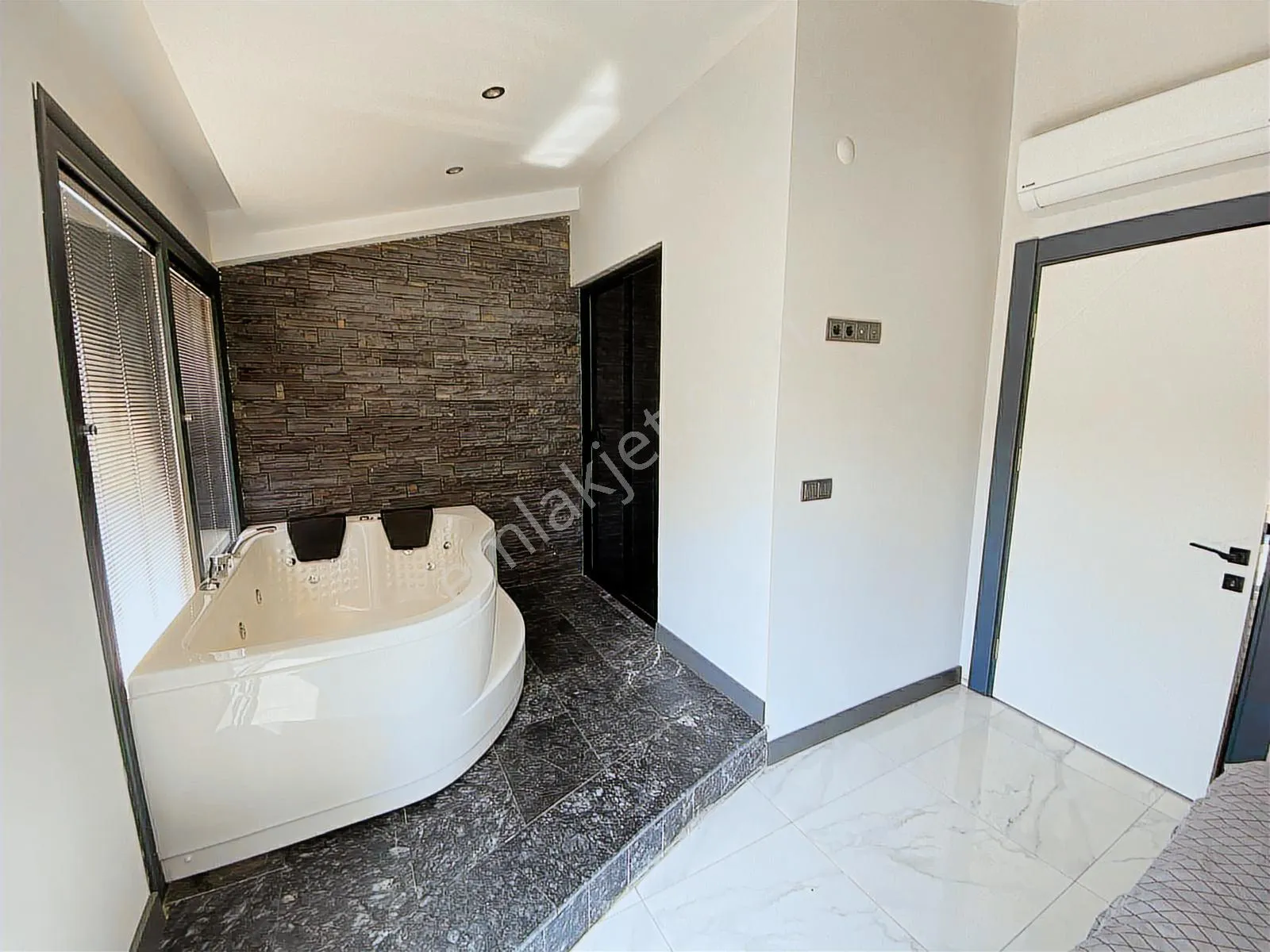 Avsallar'da Vatandaşlığa Uygun / 4+1 Müstakil Havuzlu Lüks Villa - Görsel 17