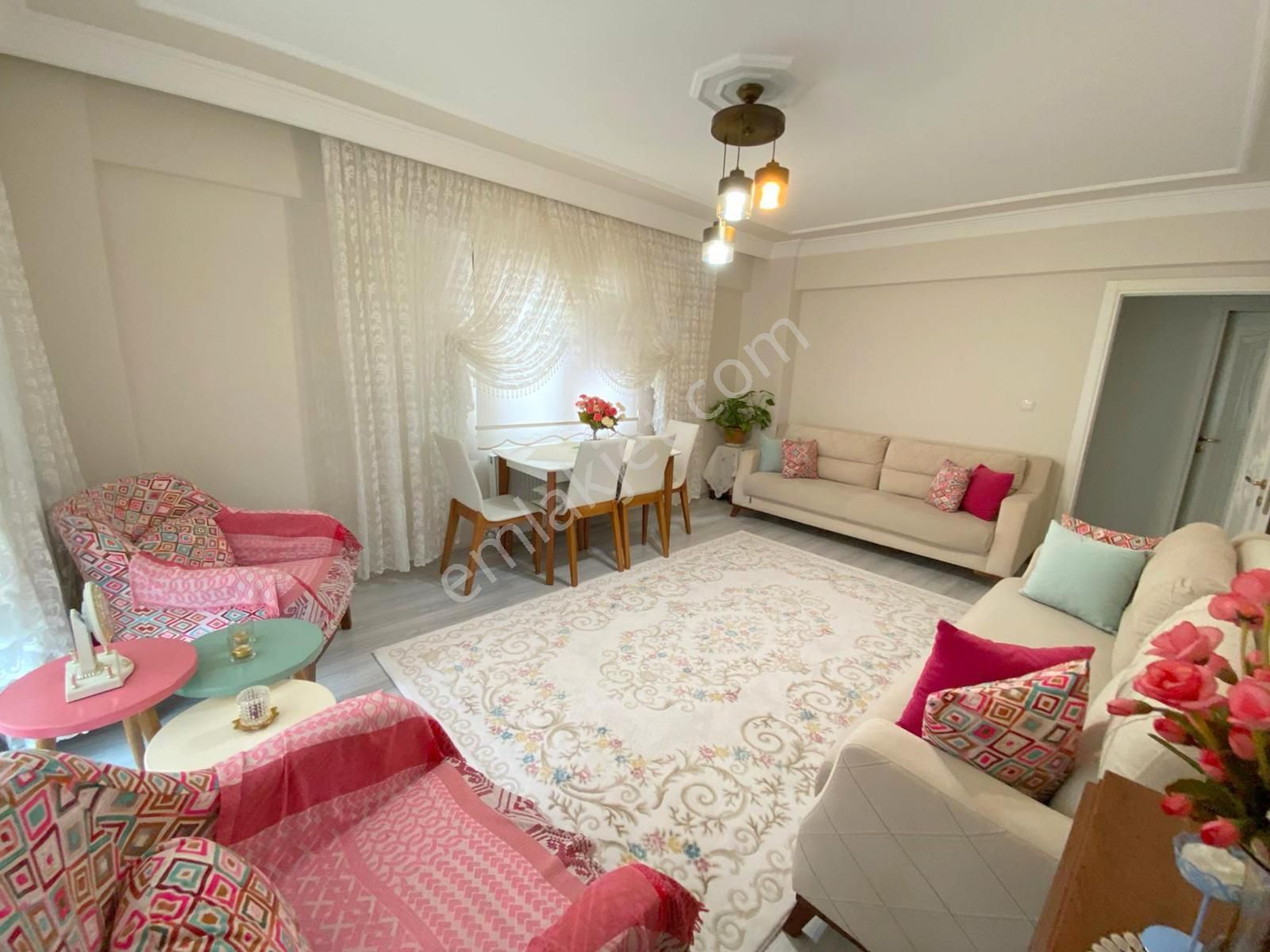 Mertcan'dan Caddeye 1dk İskanlı Ara Kat Balkonlu Fırsat 2+1