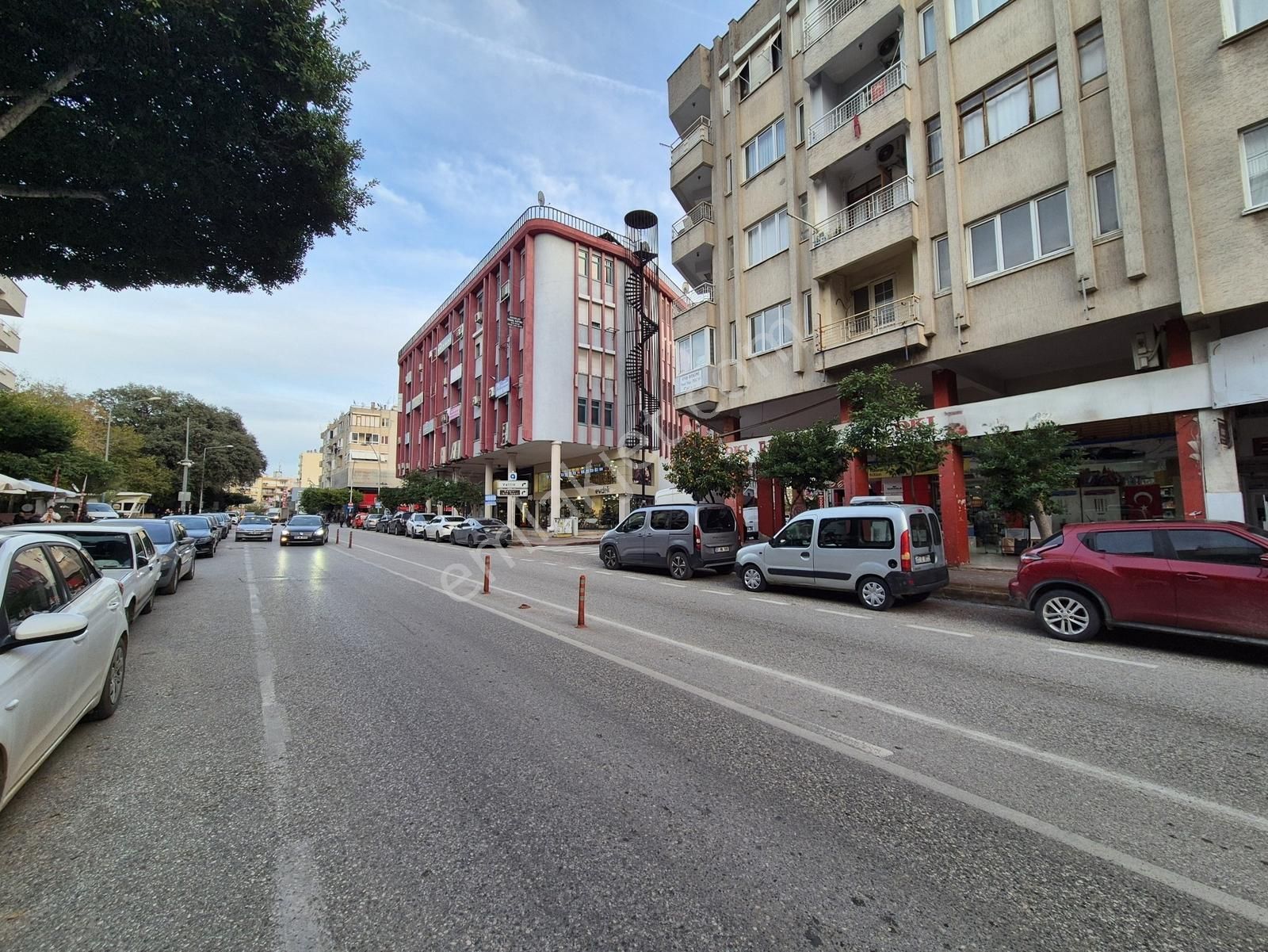 Markantalya Avm Yakını Milli Egemenlikte Satılık Köşe Dükkan - Görsel 2