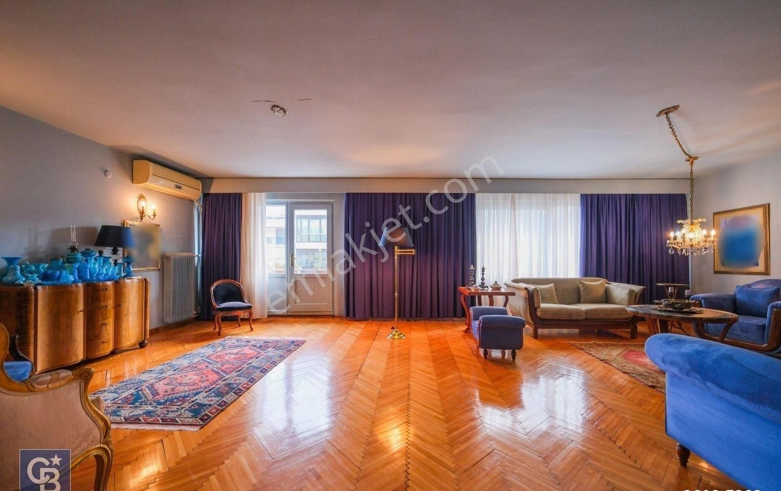 Valikonağı Caddesi Üzerinde 5+1 , 270m2 Merkezi Şık Daire