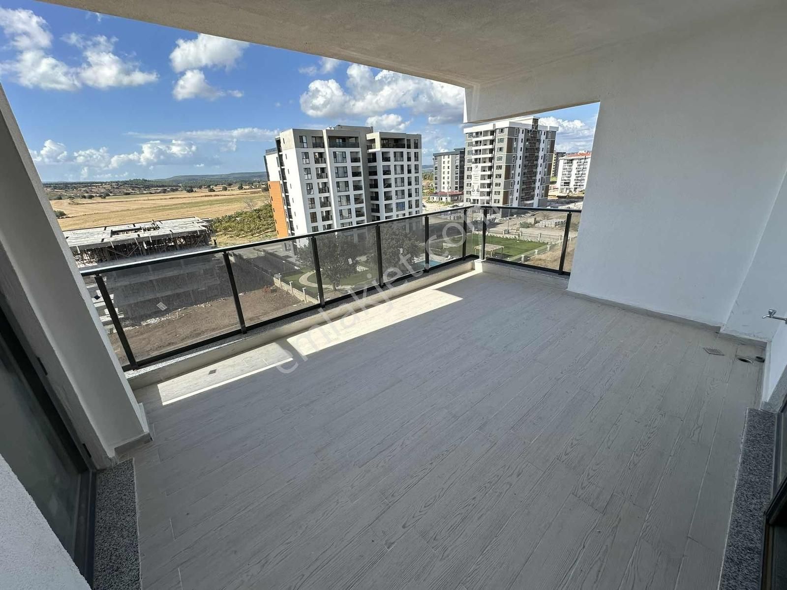 Prestijli Site West Parkta Kiralık Yüzme Havuzlu 3+1 Daire - Görsel 23