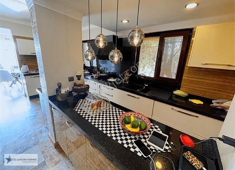 Acarkent'te Özel Güvenlikli Sokakta Satılık Villa - Görsel 10