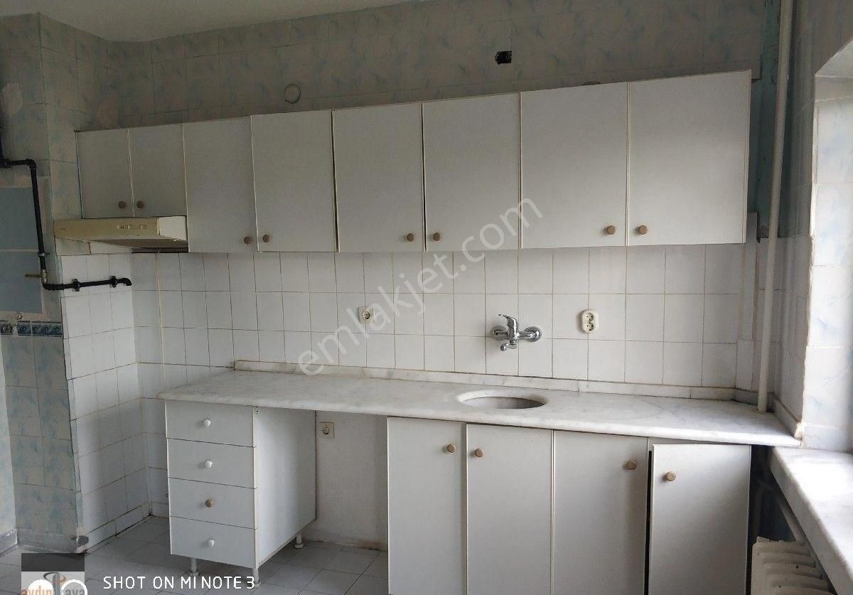 Sultandere Mahallesi'nde Okul Karşısında Kiralık 3+1 Ara Kat Güney Cephe - Görsel 13