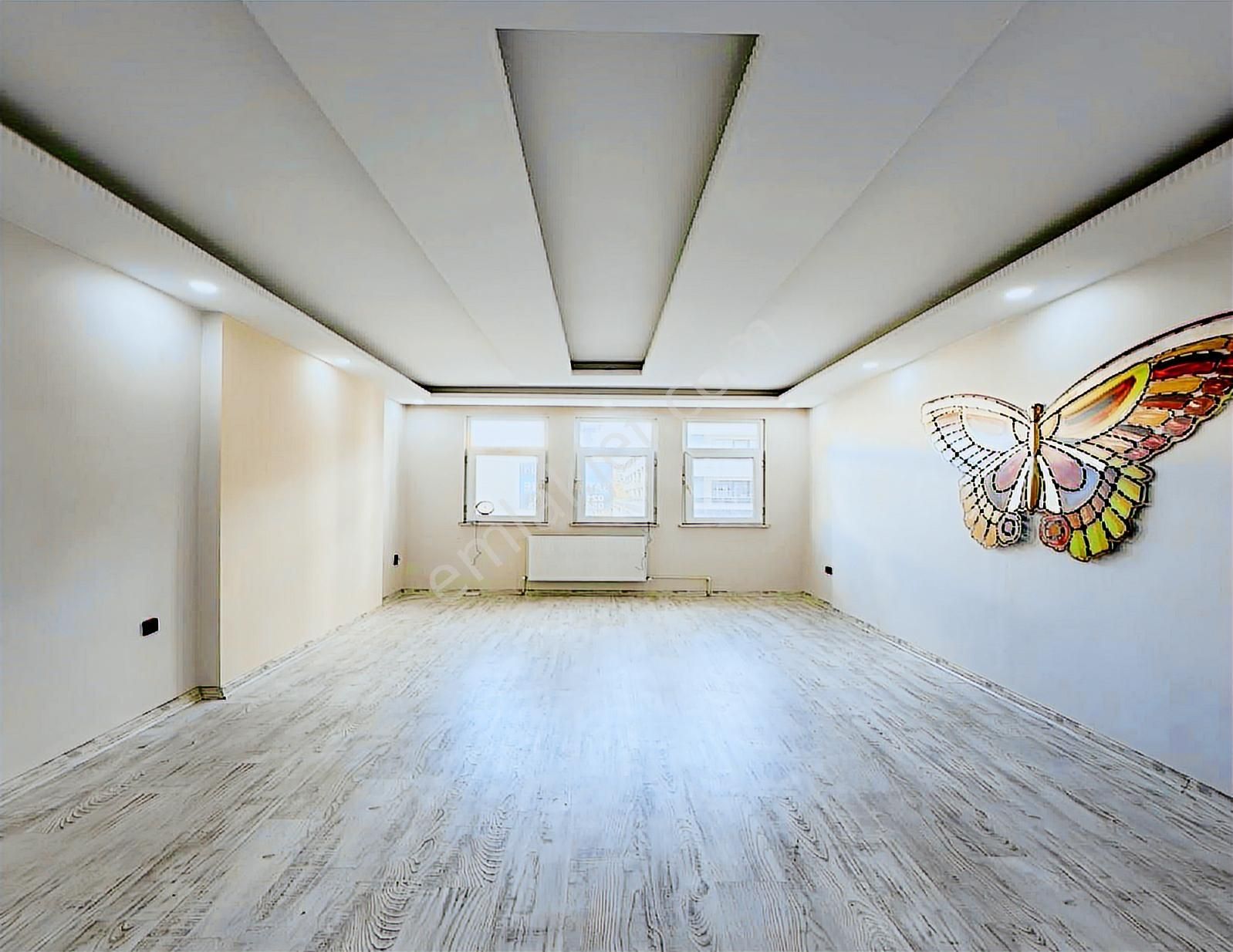 Barış Mahallesi Metrobüse Yürüme Mesafesinde Satılık 3+1 Daire