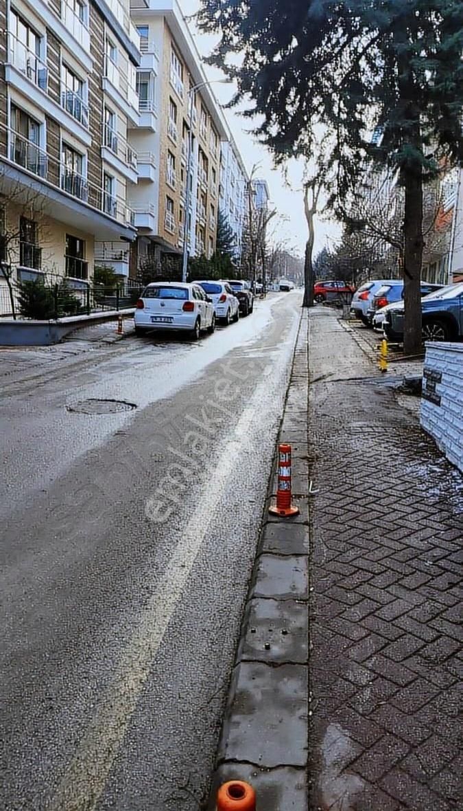 Maltepe'de Ön Cephe Giriş Daire - Görsel 28