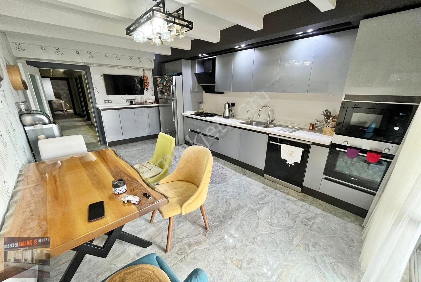 Itri Cadde Üzeri 4+1 Teras Balkon Metro'ya Yürüme Mesafesi Acil! - Görsel 11