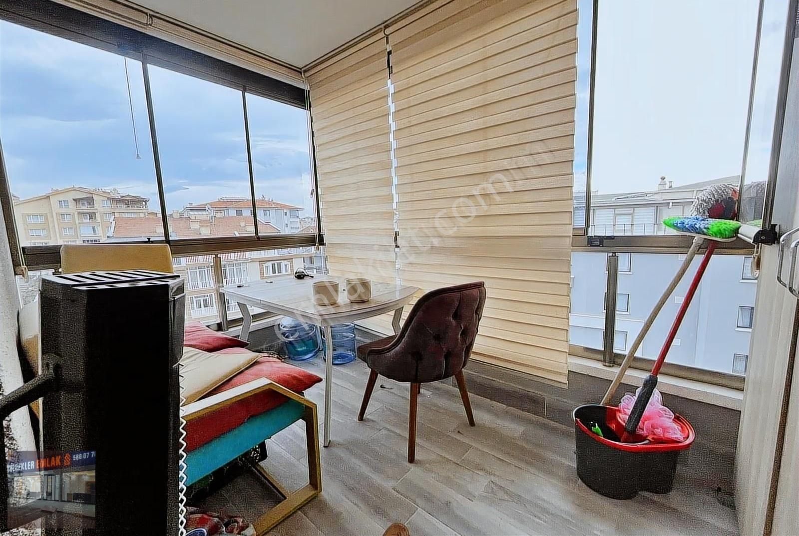 Itri Cadde Üzeri 4+1 Teras Balkon Metro'ya Yürüme Mesafesi Acil! - Görsel 24