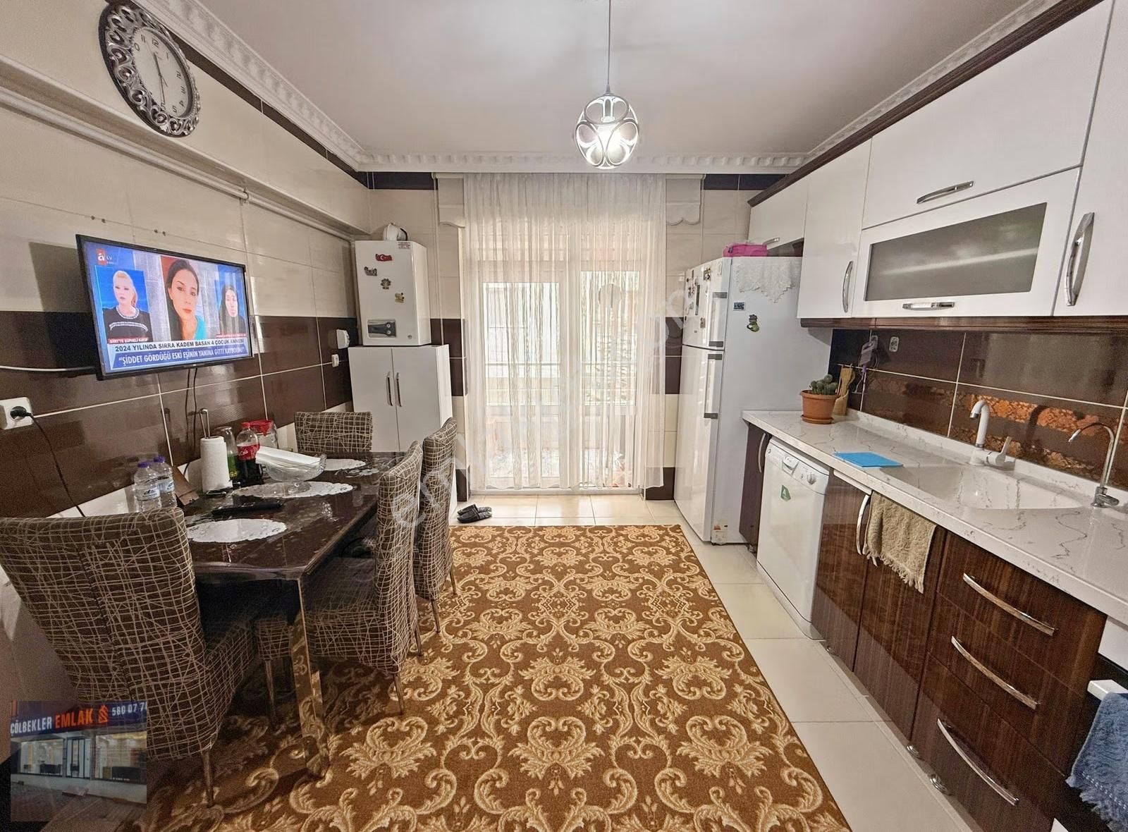 Erdinç Cadde Üzeri 3+1 Ara Kat'ta Geniş M2 Kredi'ye Uygun Acil!!