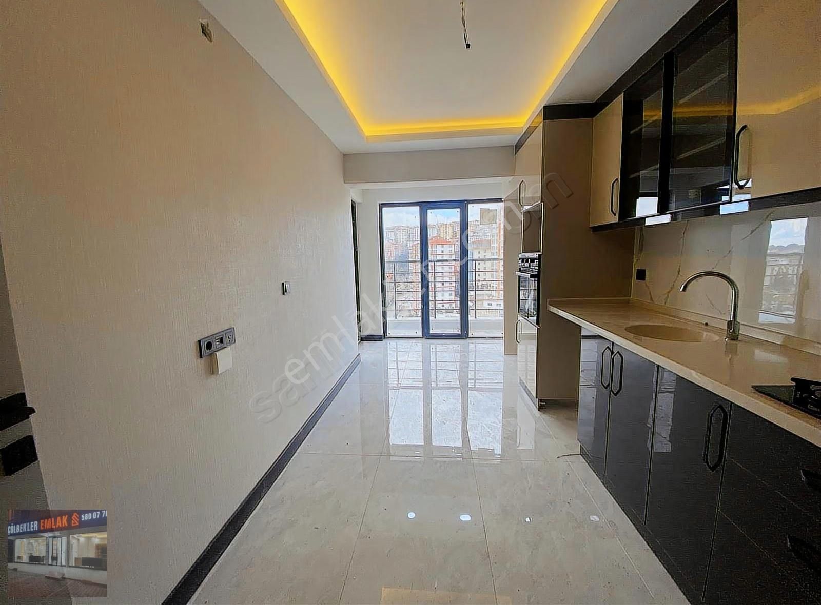 Uyanış Mah.de 3+1 Site İçerisinde Geniş M2 Sıfır Her Katta Daire