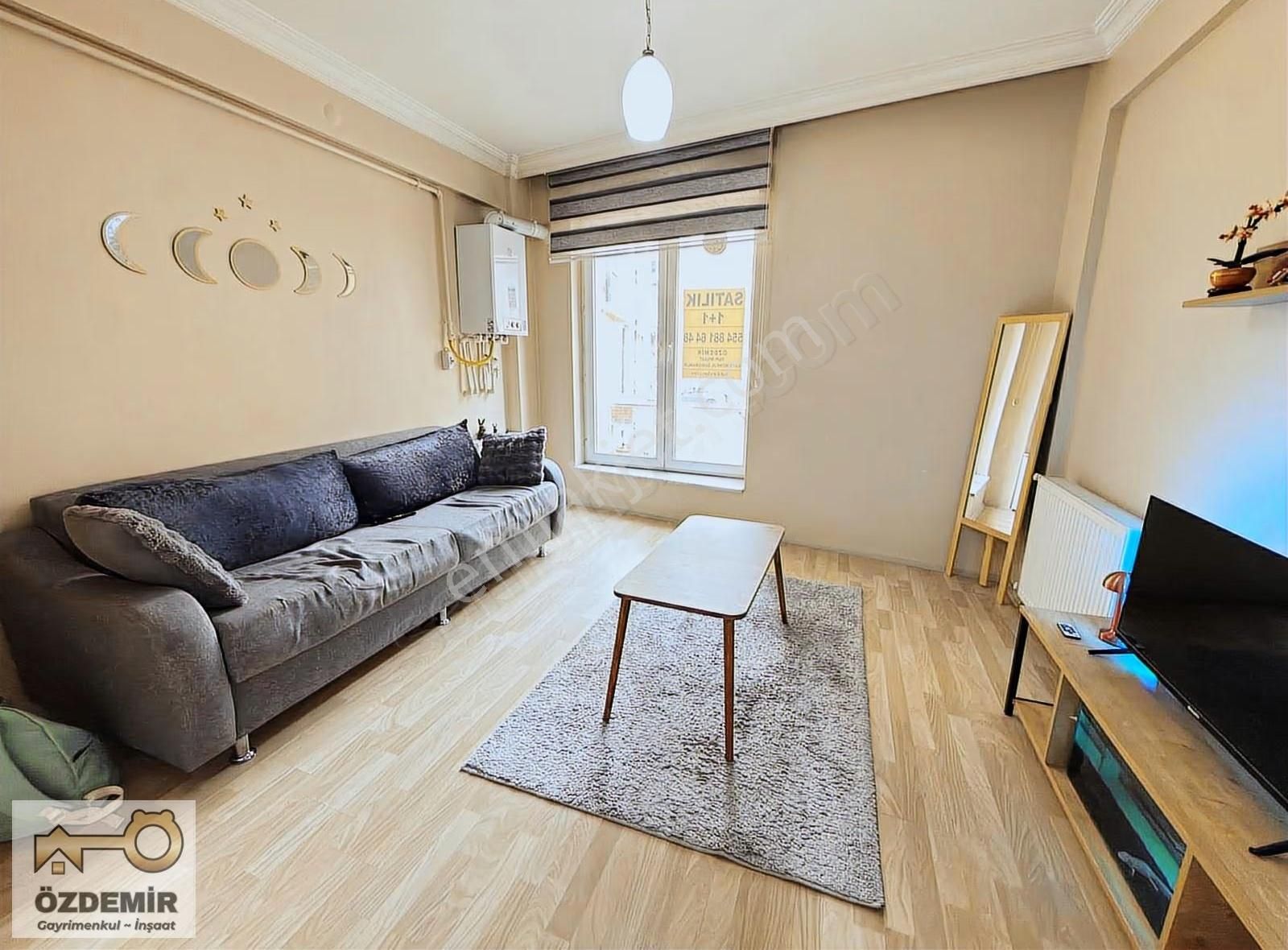 Özdemir'den Bahçelievler Mah.kiracılı Satılık 1+1 Daire