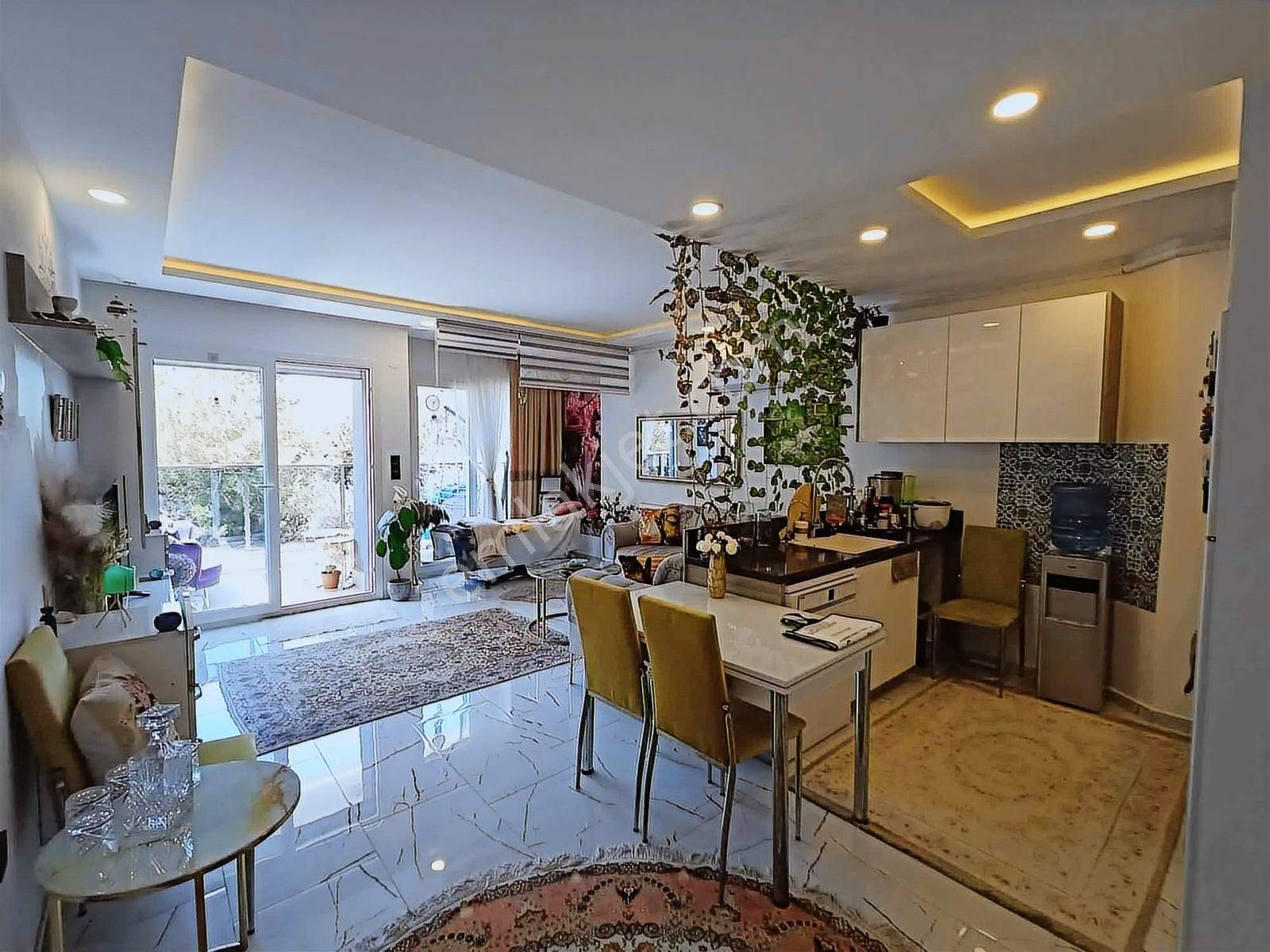 Kuşadası Havuzlu Doğalgazlı 1+1 Satılık Daire