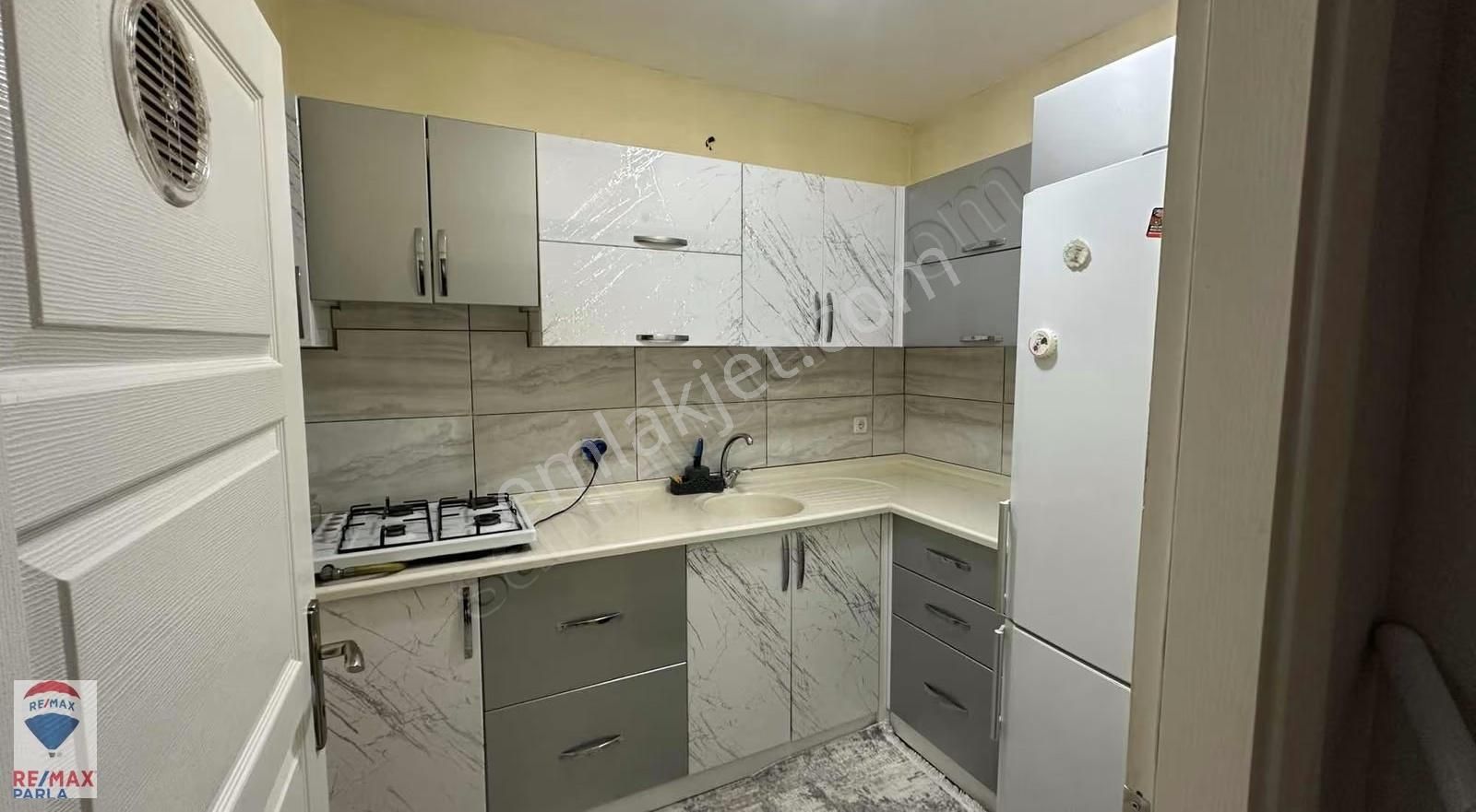 Tramvay Yoluna Cephe Satılık 2+1 - Görsel 14