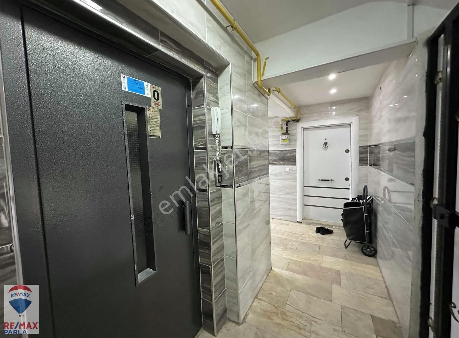 Tramvay Yoluna Cephe Satılık 2+1 - Görsel 3